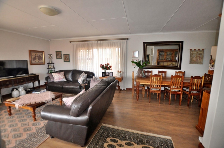 4 Bedroom Property for Sale in Fraaiuitsig Western Cape